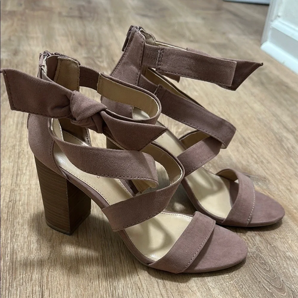 LC LAUREN CONRAD | Women's Mauve‎ Bow Girlfriend Block High Heels, Size 8.5